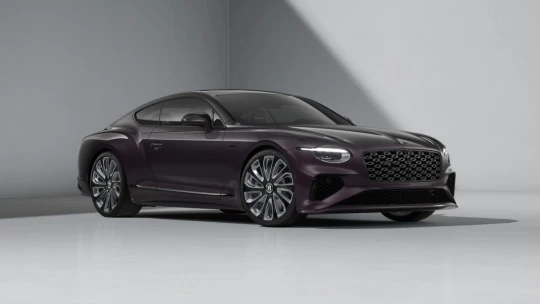 Két Ferrari után egy Bentley-t is lefotóztak a menzás cég tulajához köthető parkolóhelyen