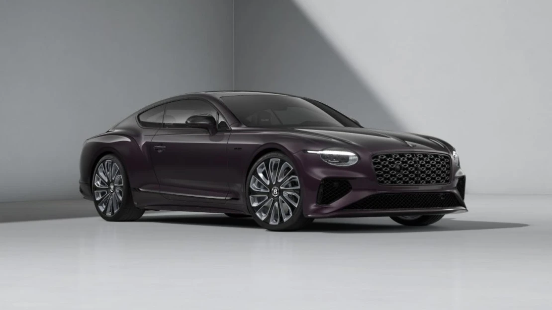 Két Ferrari után egy Bentley-t is lefotóztak a menzás cég tulajához köthető parkolóhelyen