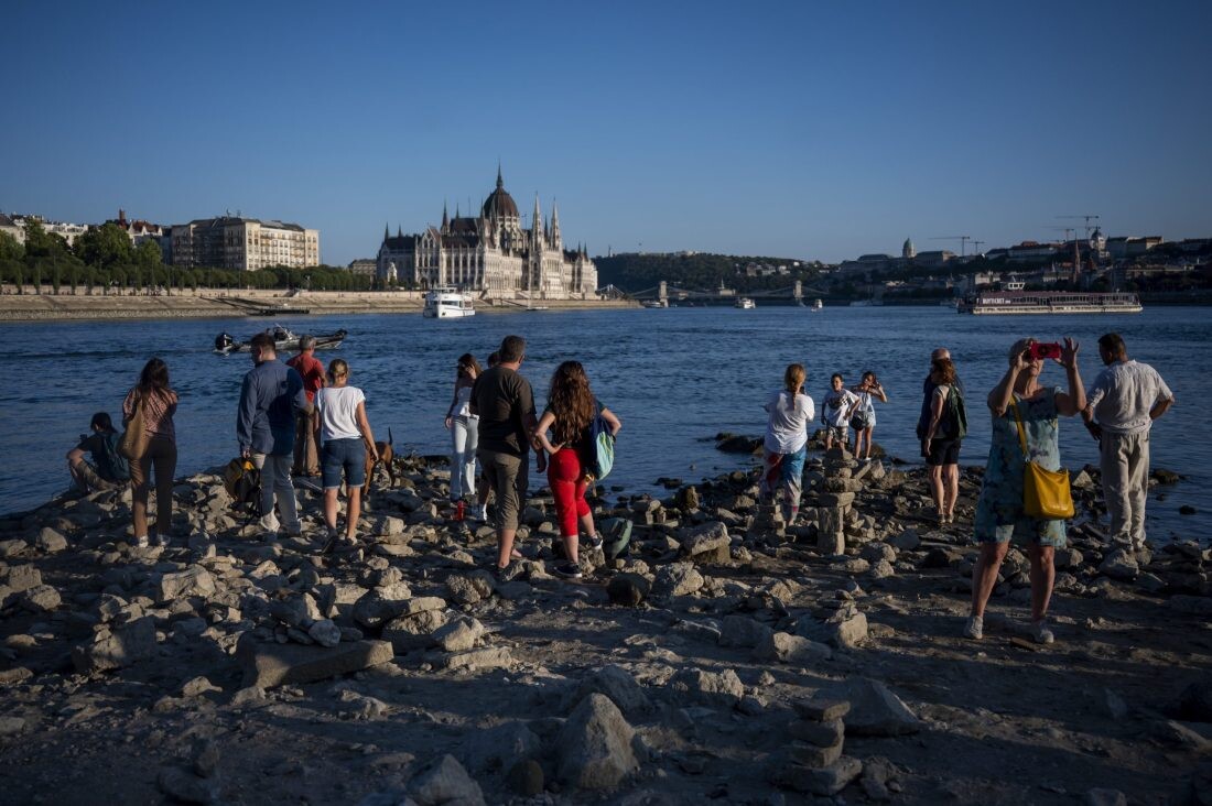 Már a teherhajók többsége is áll a Dunán, mutatjuk, mi a helyzet