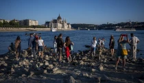 Már a teherhajók többsége is áll a Dunán, mutatjuk, mi a helyzet