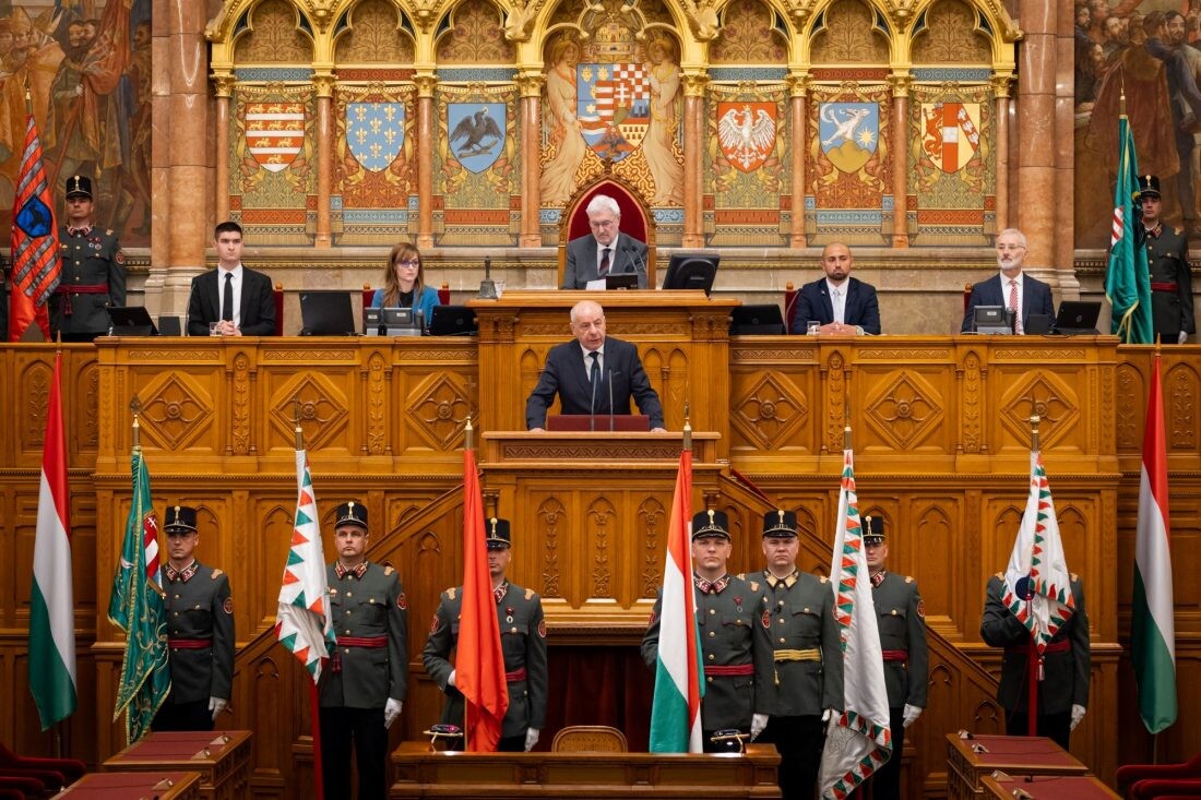 Ez jöhet, ha Sulyok nem írja alá az őt eltávolító alaptörvény-módosítást