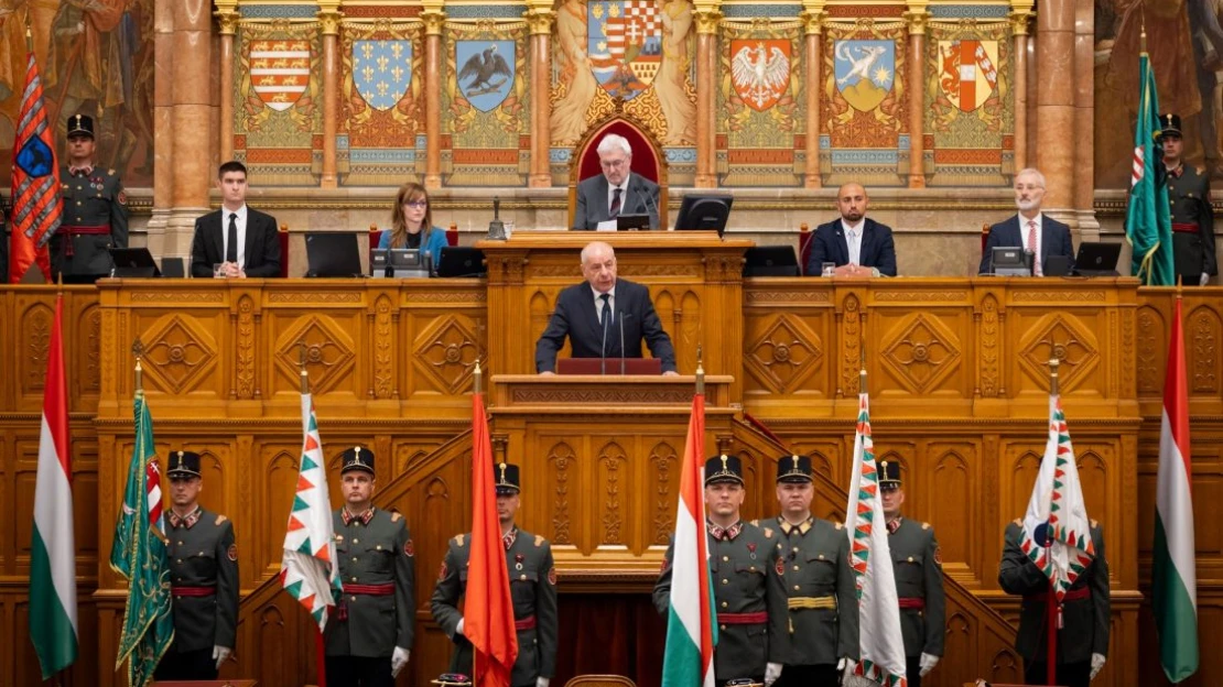 Ez jöhet, ha Sulyok nem írja alá az őt eltávolító alaptörvény-módosítást