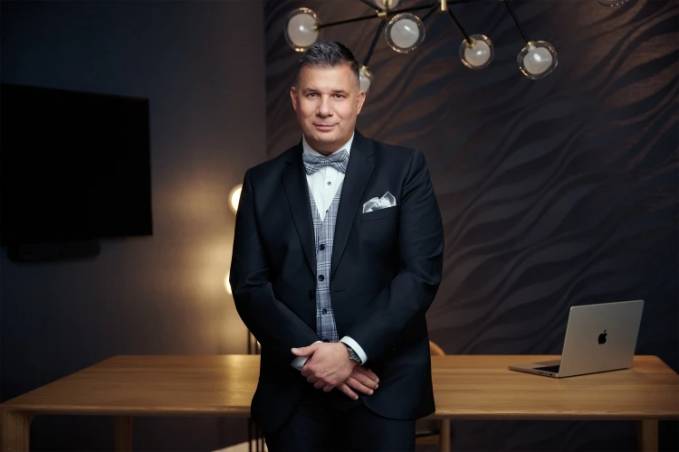 A sakknagymester, aki szállodaláncot épít