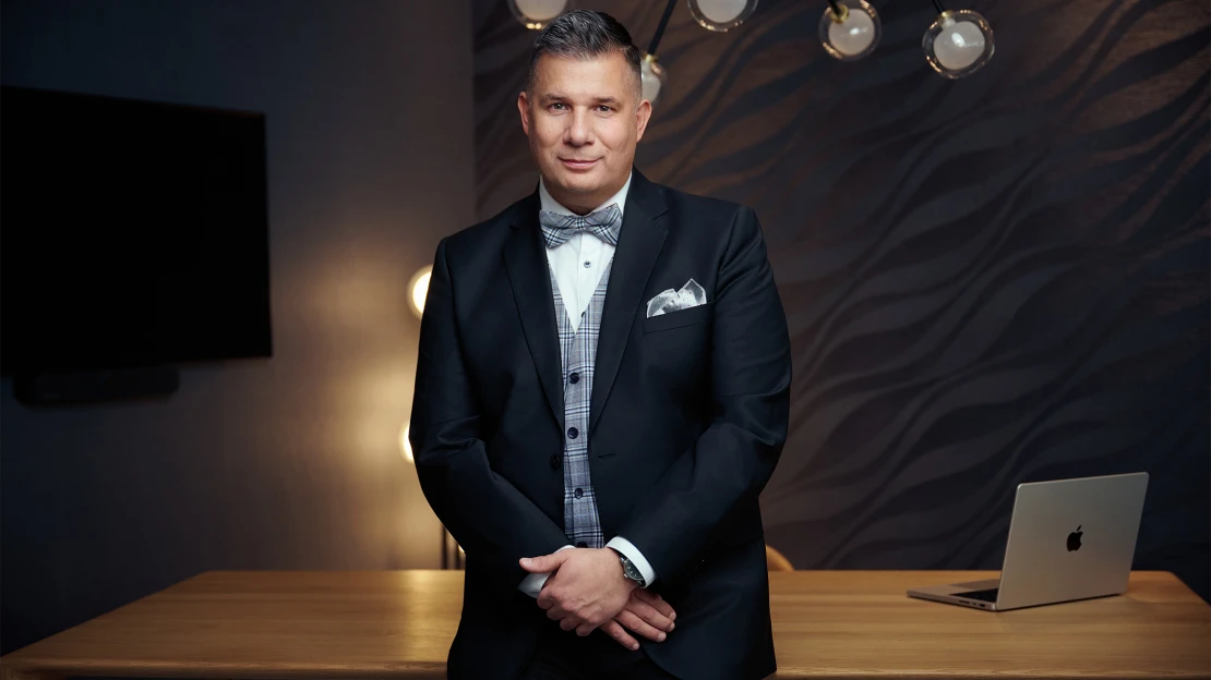 A sakknagymester, aki szállodaláncot épít