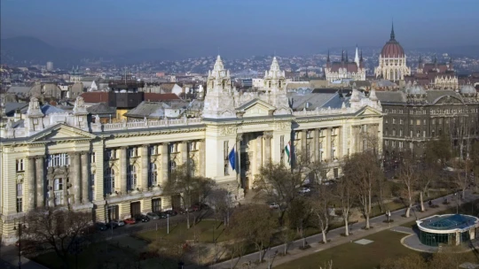 Nemzeti Galéria és luxuspláza egyben – mutatjuk, mit tervezett Tiborcz a Tőzsdepalotával