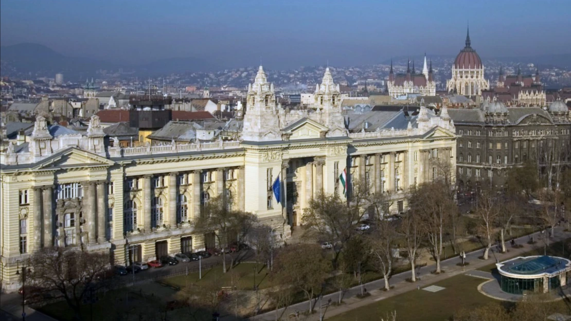 Nemzeti Galéria és luxuspláza egyben – mutatjuk, mit tervezett Tiborcz a Tőzsdepalotával