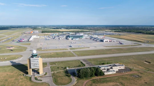 Melegebb lesz a reptéren, a Budapest Airport is bejelentette a krízisre adott válaszait