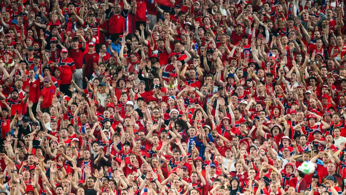 Egy tanár kocsmai ötlete és a marketingesek rémálma: így lett a norvégok „Ro!”-ja a futball-vb legnagyobb spontán sikere