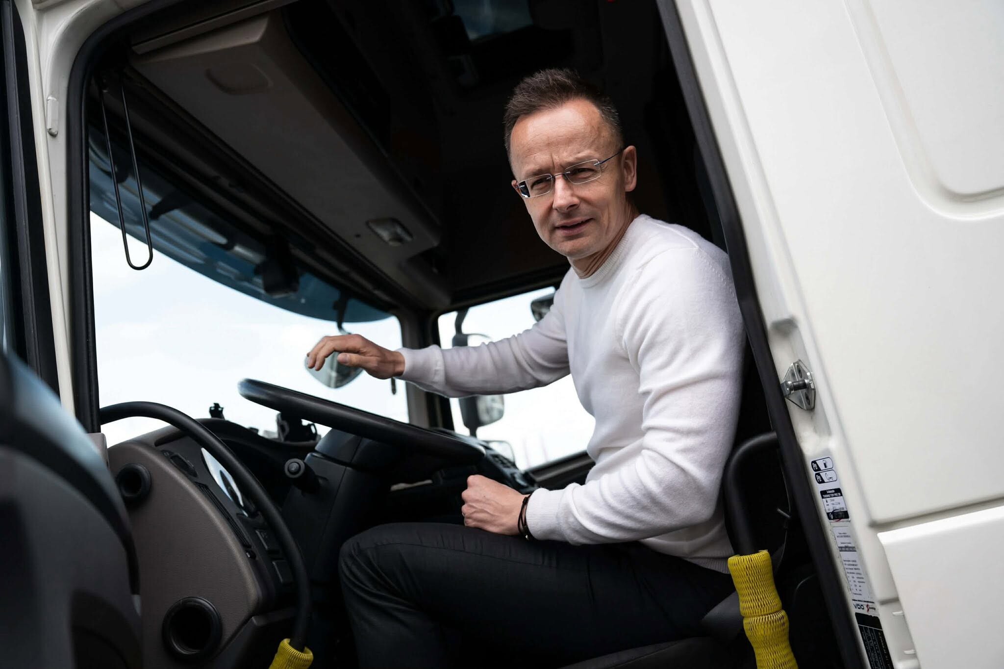 Nemzetbiztonsági vizsgálatot kezdeményeznek Szijjártó Péter ügyében