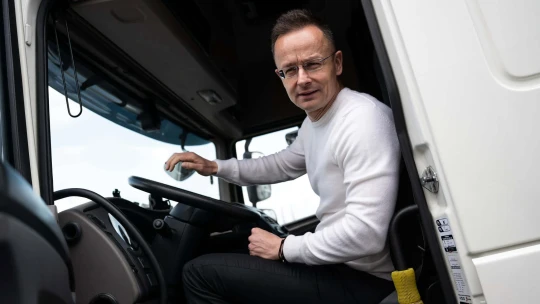 Nemzetbiztonsági vizsgálatot kezdeményeznek Szijjártó Péter ügyében