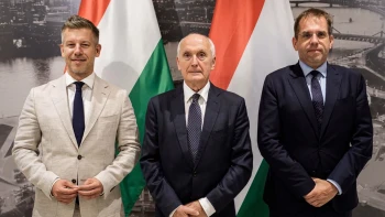 Megvan a név: ő lett a Tisza államfőjelöltje, őt is láthattuk Magyar Péter mellett az elnöki casting alatt