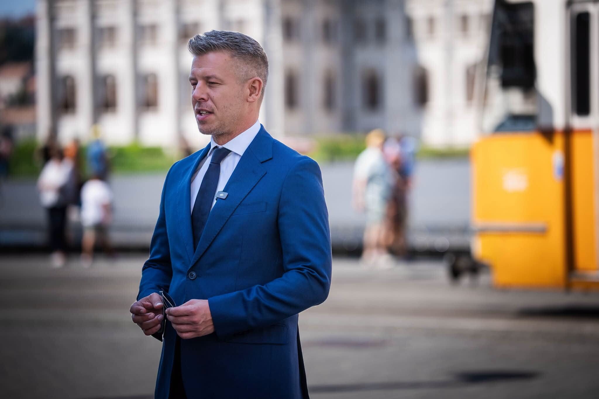 Javul a helyzet a Dunán: Magyar Péter elárulta, meddig kell még spórolni az árammal