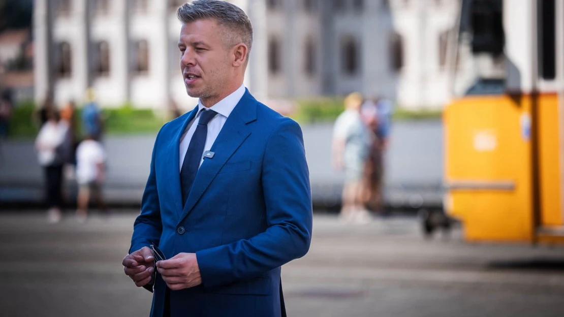 Javul a helyzet a Dunán: Magyar Péter elárulta, meddig kell még spórolni az árammal