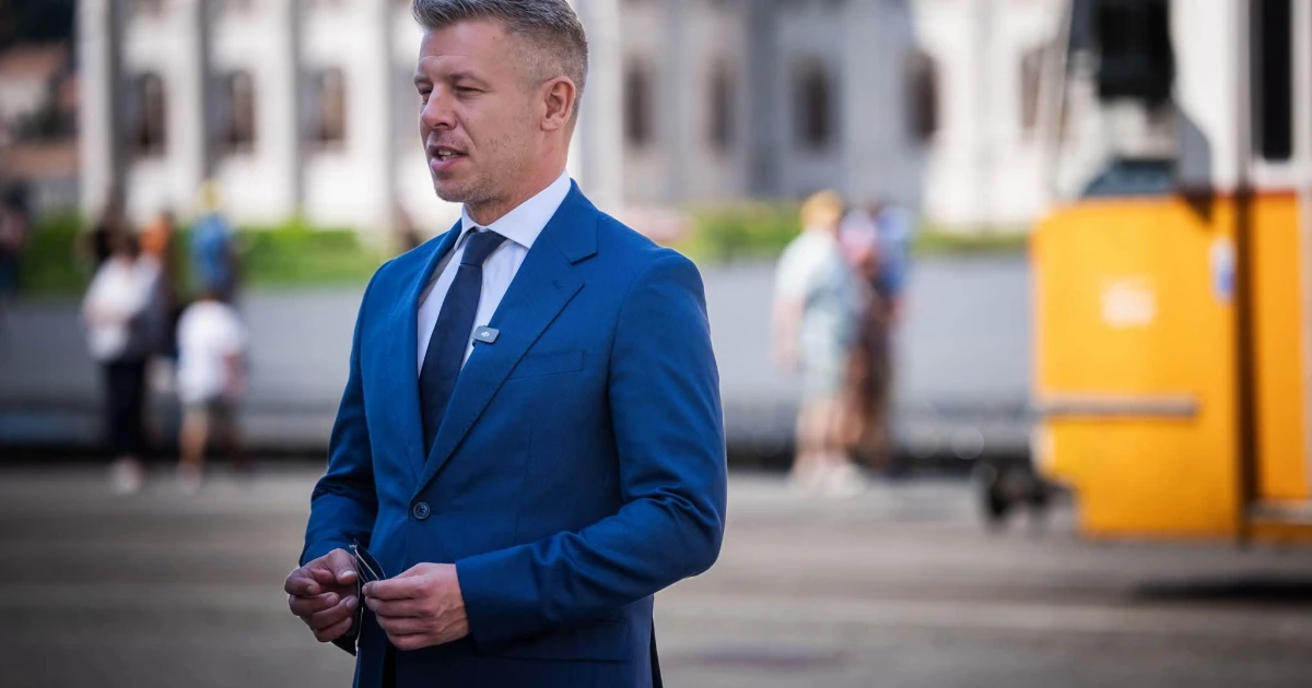 Javul a helyzet a Dunán: Magyar Péter elárulta, meddig kell még spórolni az árammal