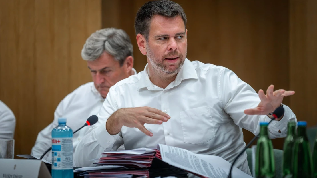 Kiemelt beruházásokat állított le a kormány, itt a teljes lista