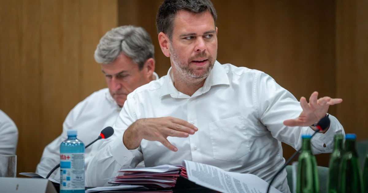 A Fidesz szerint Vitézy nem mondott igazat, erre a miniszter előhúzott egy levelet