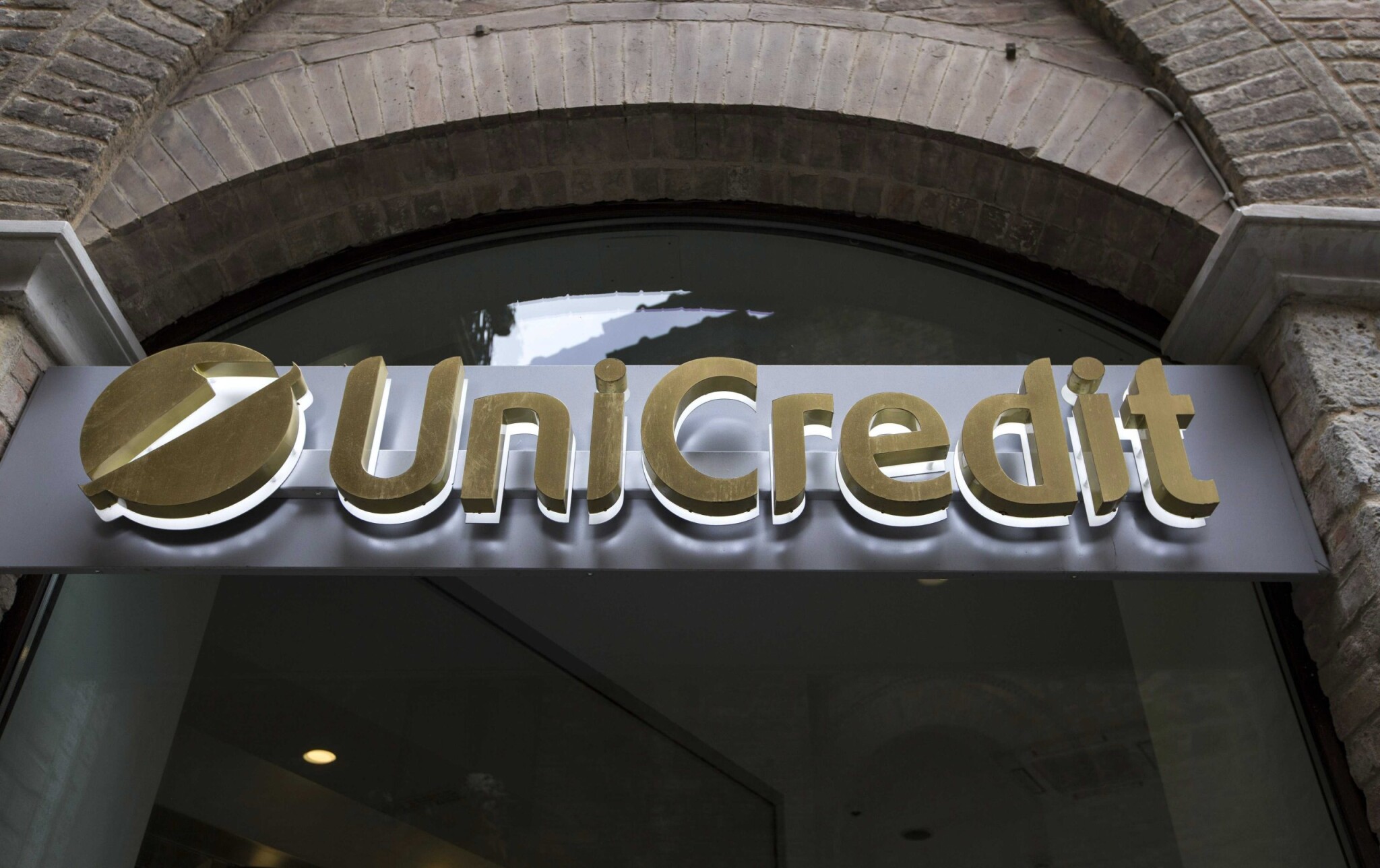 Hiába ellenzi a vezérigazgató, 45 milliárd euróért vinné az UniCredit az egyik legnagyobb német bankot