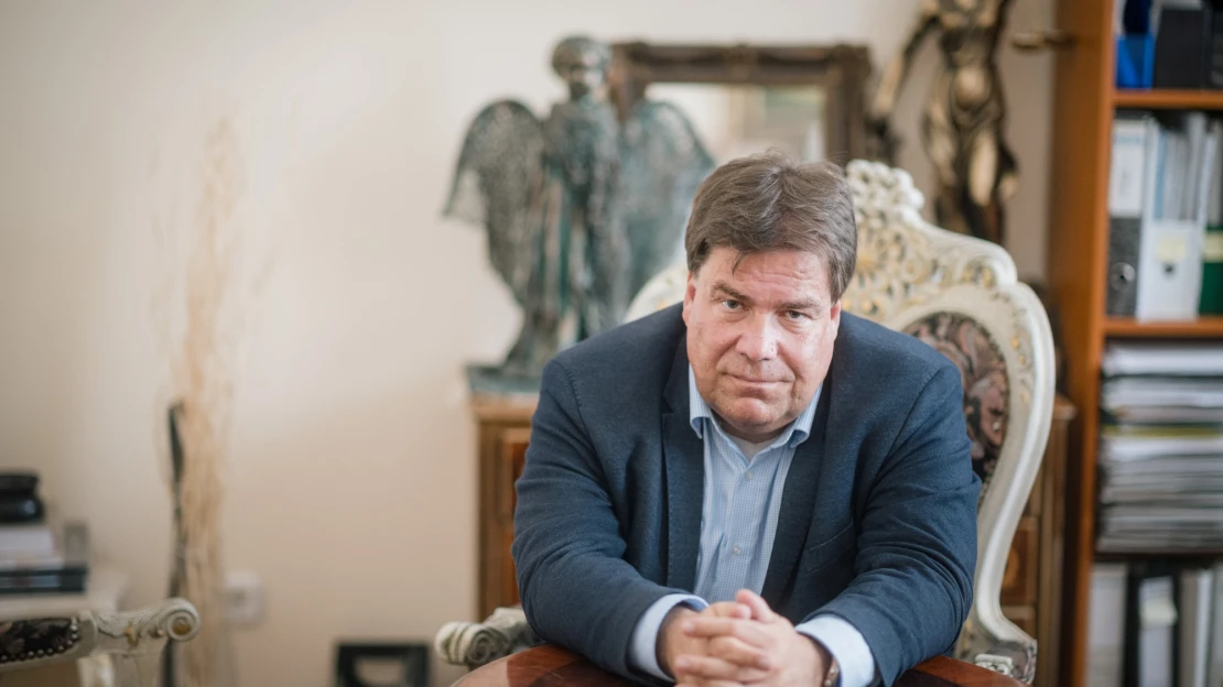 Borbély Zoltán: Az autóvezetők a tárcájukon érezhetik, milyen erős itthon a vadászlobbi