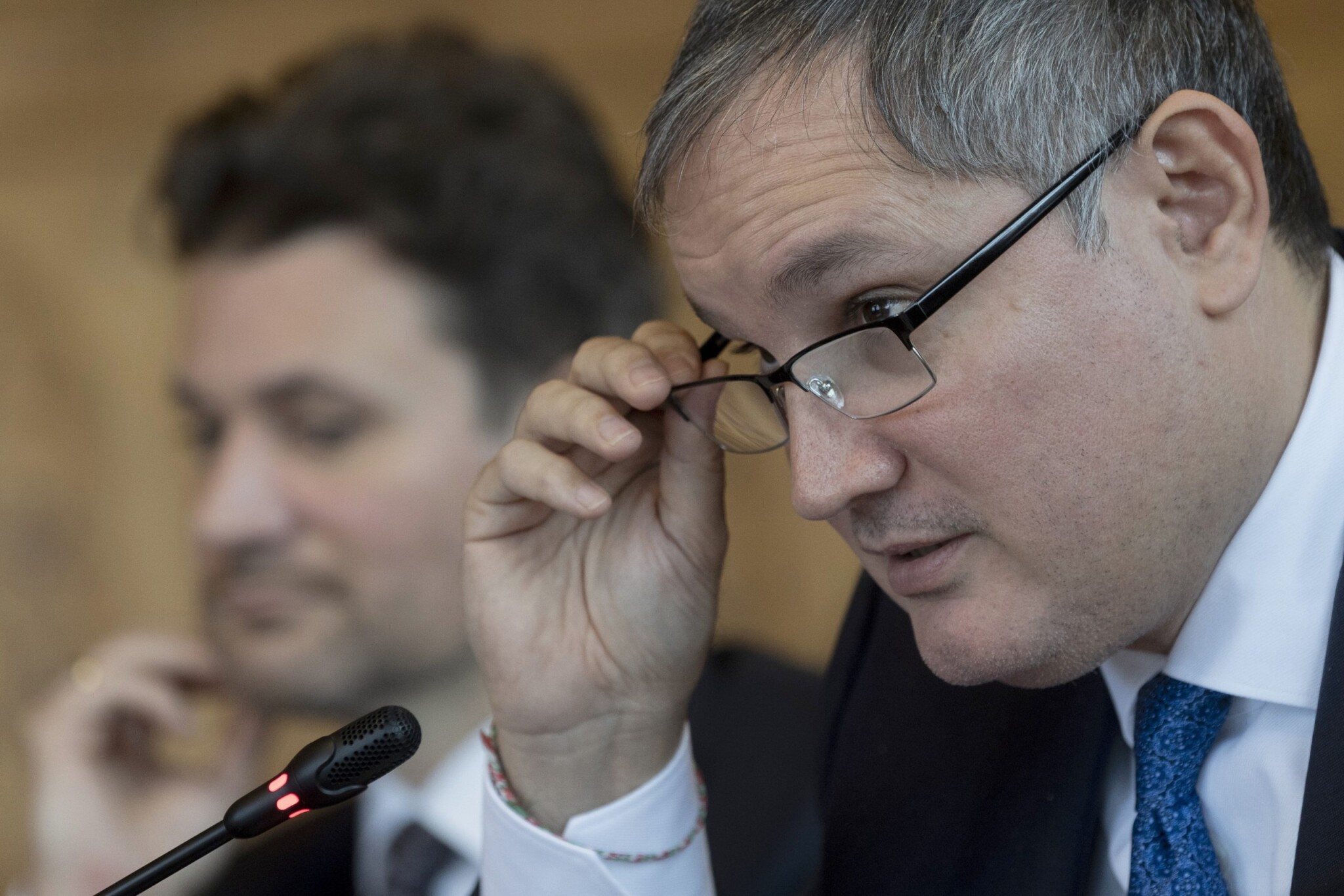Pénzügyi államtitkár: az euró védelmet nyújt a Nagy Mártonokkal és Matolcsy Györgyökkel szemben
