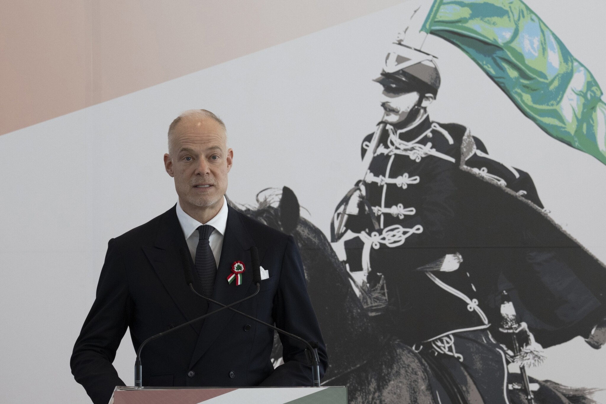 Milliárdos számla: ennyit költöttek a Honvédelmi Minisztérium miniszteri szobáinak felújítására