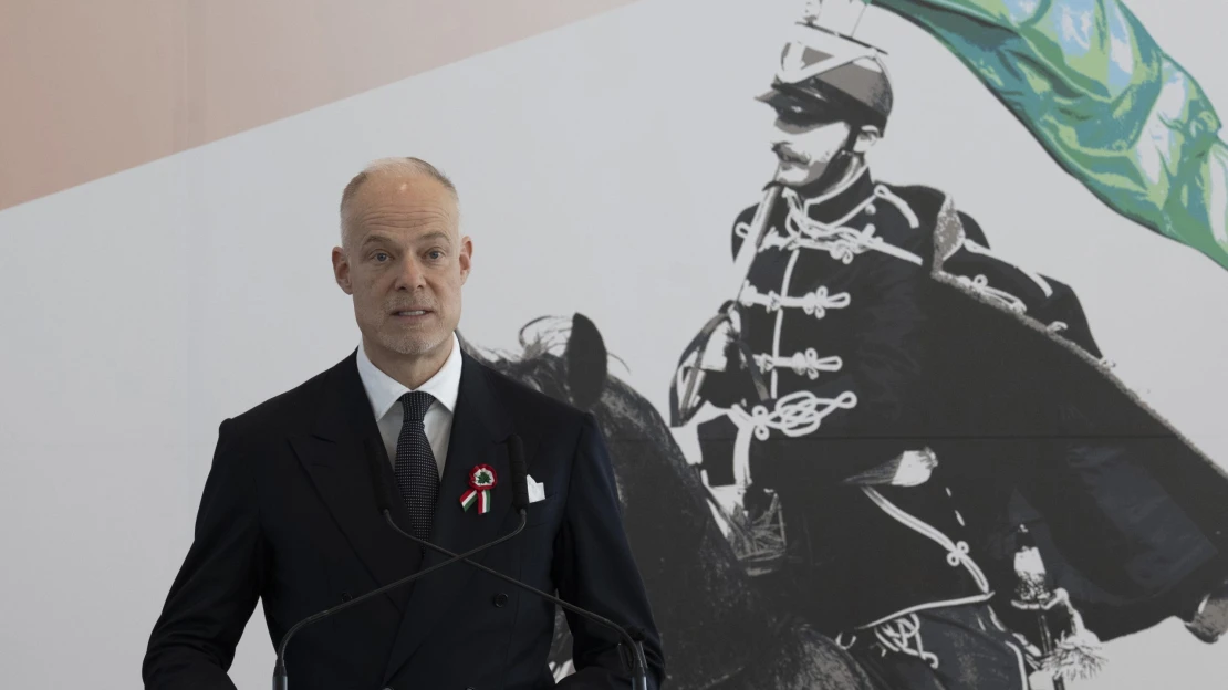 Milliárdos számla: ennyit költöttek a Honvédelmi Minisztérium miniszteri szobáinak felújítására