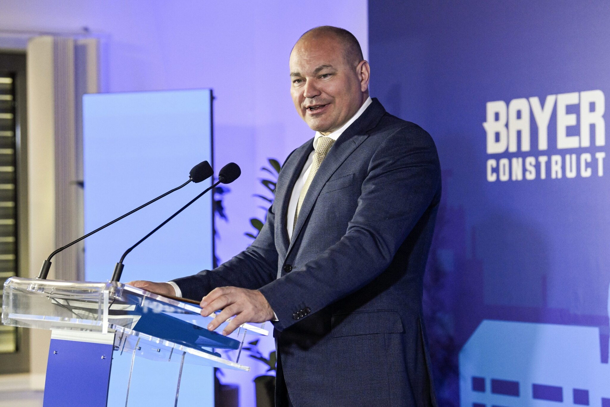 Csődeljárás a Bayer Constructnál: hatalmas ütést kaphat az egyik leggazdagabb magyar vagyona
