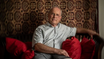 „Ez a magyar irodalom legnagyobb műve” – Déri Balázs arról, miért volt politikai lázadás Nádas Pétert olvasni, és miért van benne minden, ami fontos