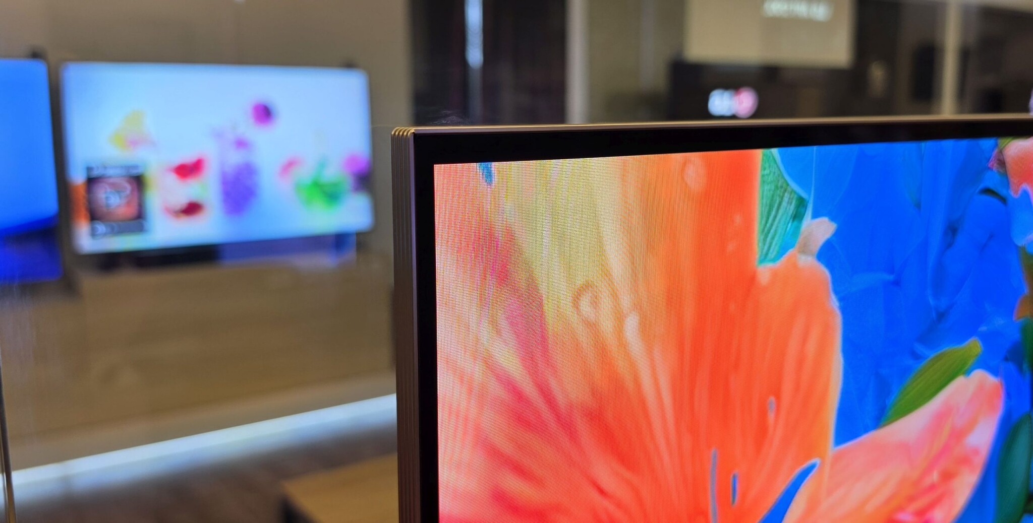 LG Wallpaper tv