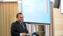 Újrarajzolnák a költségvetési szabályokat Kármán Andrásék, két és fél hónap alatt kell előállni a tervvel