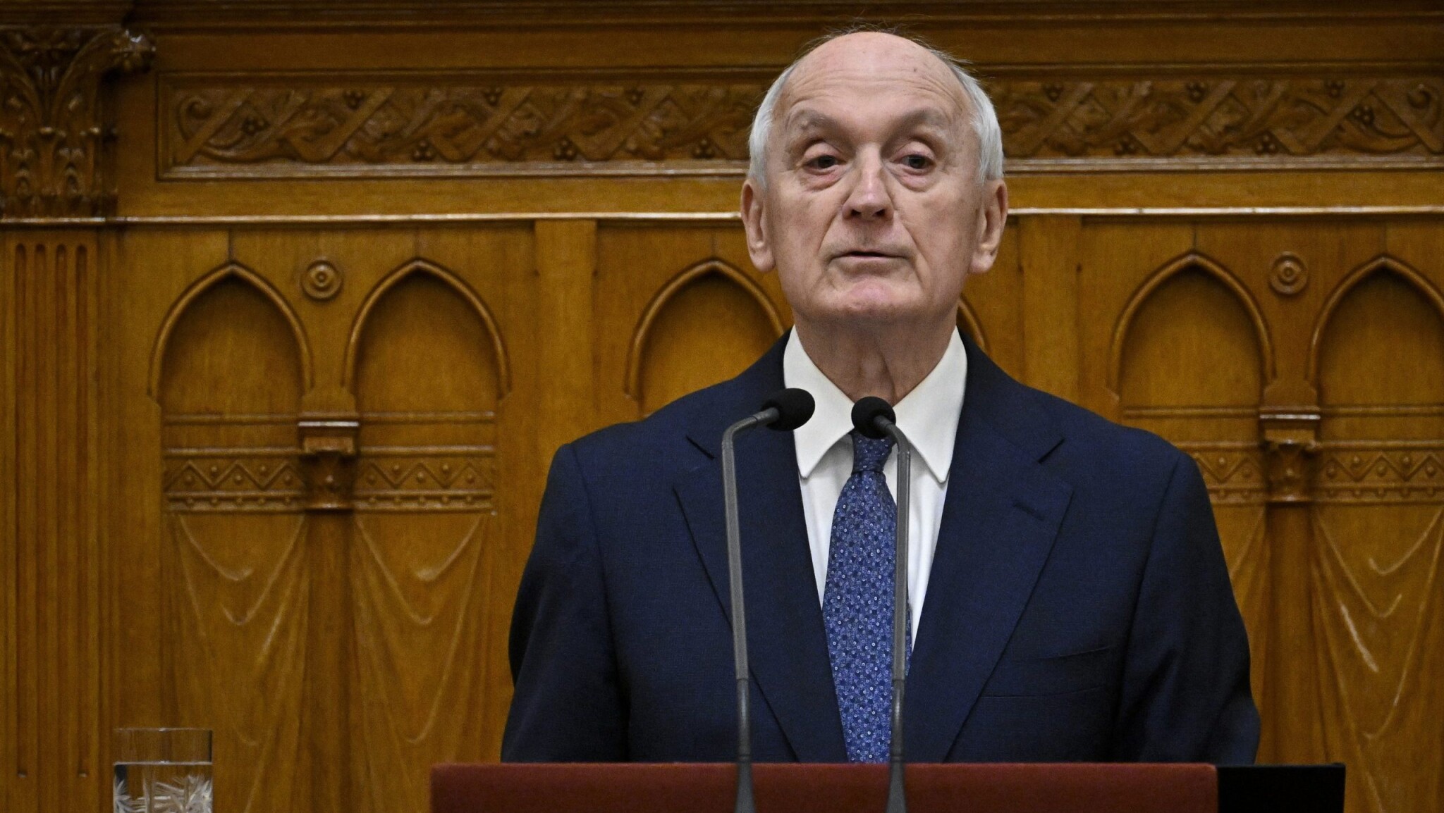 Lesöpörte a parlament a köztársasági elnök jelöltjét, ezt gondolja Baka András az aranykonvoj-szálról