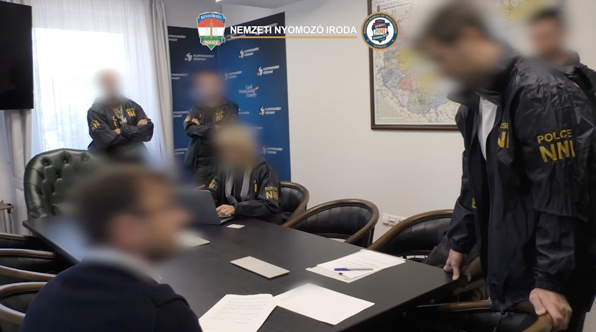 Hűtlen kezelés, nemzetközi körözés – Fidesz-közeli céghez szállt ki a rendőrség