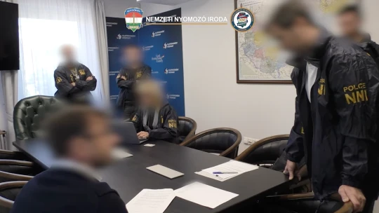 Hűtlen kezelés, nemzetközi körözés – Fidesz-közeli céghez szállt ki a rendőrség