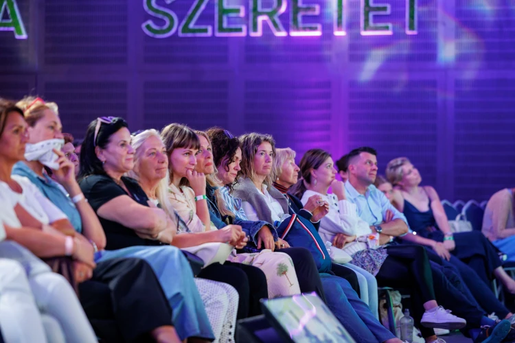 Pál Feri, Orvos-Tóth Noémi, Rudolf Péter: egy nap a boldogság nyomában – ilyen volt a Forbes Makers Day_136