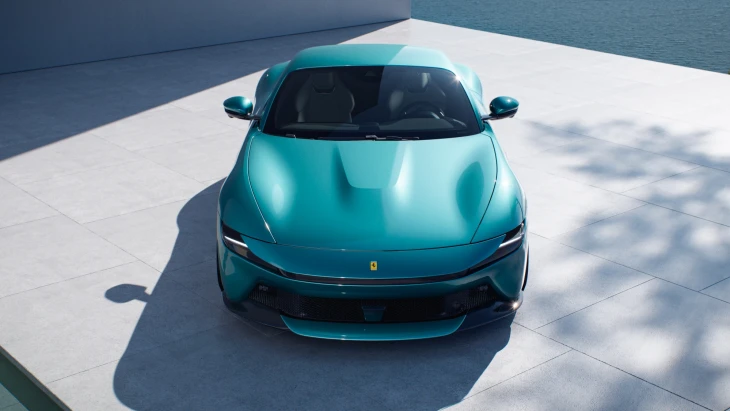 Kipróbáltuk a 80 milliós Ferrarit, amiben hirtelen a saját filmünk főszereplőjévé válunk