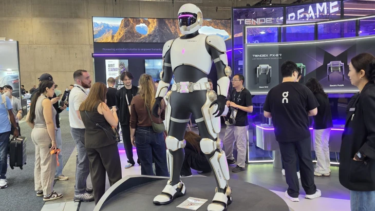 Verekedő robotok, elképesztő tévék, repülő dodzsemek és sci-fi kütyük uralták a gigantikus európai tech expót