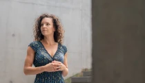 „Értem én, hogy rengeteg a kormány tennivalója, de ezen életek múlnak. Felnőtteké, gyerekeké” – van iskola, ahol már tananyag Dobray Sarolta bántalmazásról szóló regénye
