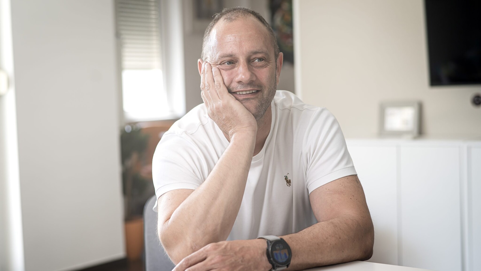 Kürti Tom: A politikai kapcsolatok erejével bindzsiző famíliák egyik főbűne, hogy elterelték a figyelmet a fenntarthatóan versenyképes példákról és sikerekről
