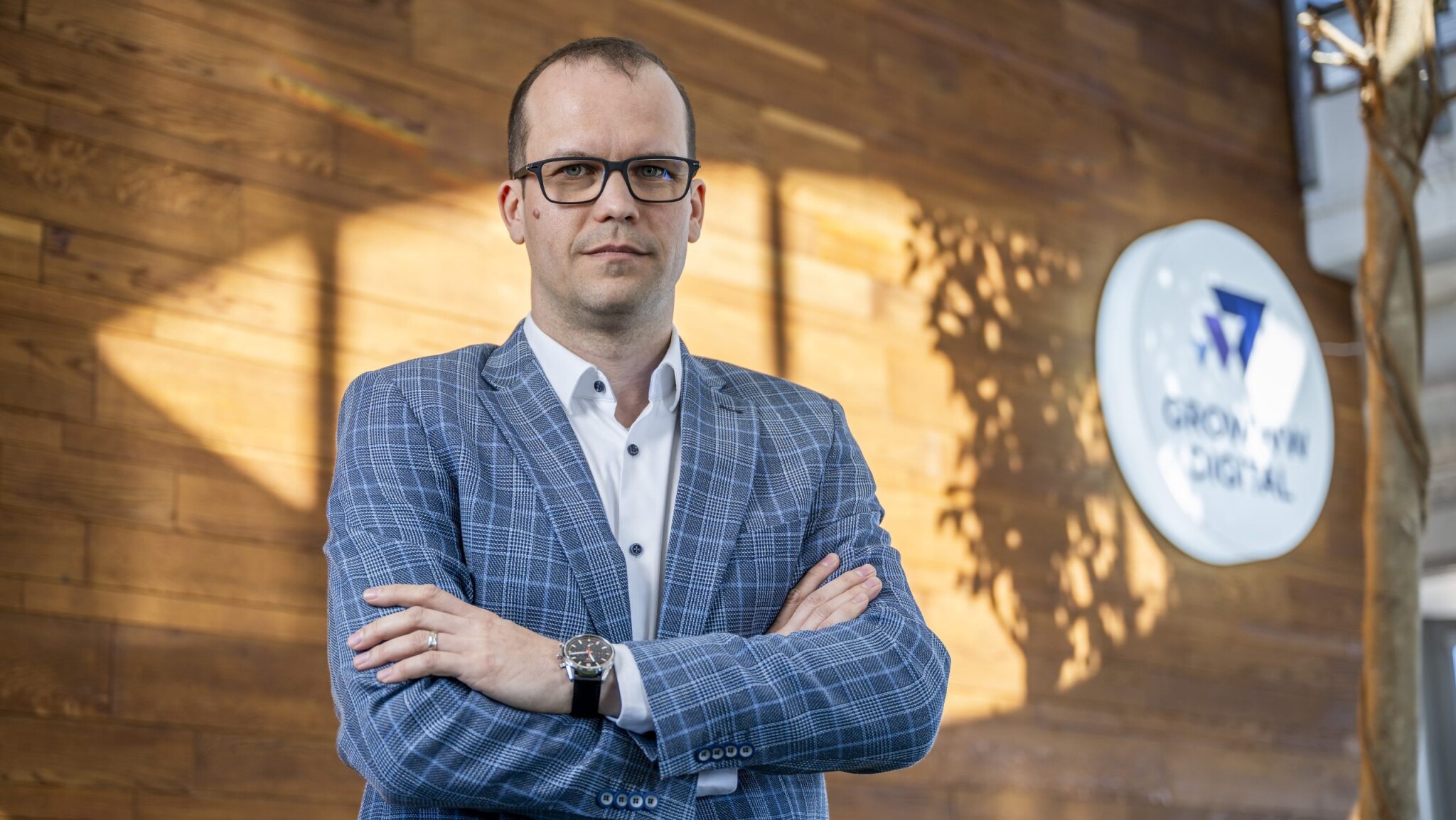 Sok különbség már nincs egy cseh és egy magyar szakember között, mégis felférnek egyetlen buszra a legversenyképesebb e-kereskedőink