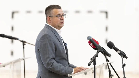 „Nem tudom, miről szól a Volánbusz-ügy” – nyilatkozta a volt miniszter, majd őrizetbe vették