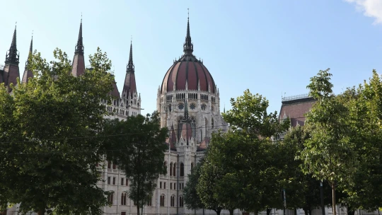 Mentelmi jogi mesterhármas: Magyar Péterről és a két exminiszterről is ugyanúgy döntött a parlament