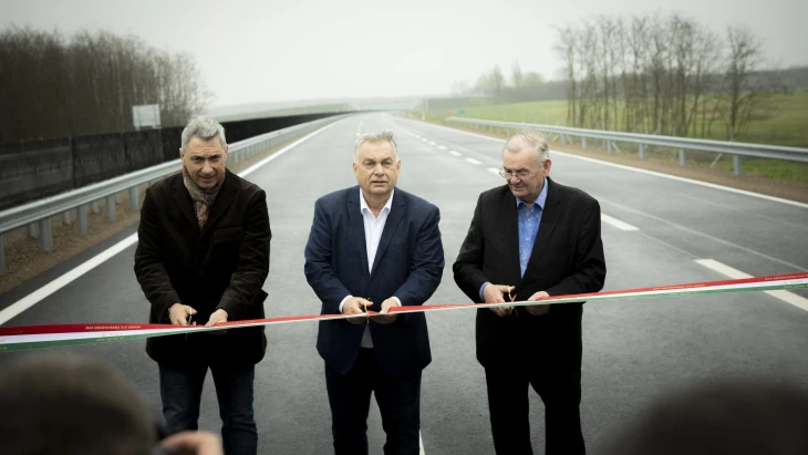 Egy nappal szilveszter előtt jegyezték be Mészáros Lőrinc új magántőkealapját, másnap már Szíjj helyére lépett az egyik koncessziós cégben
