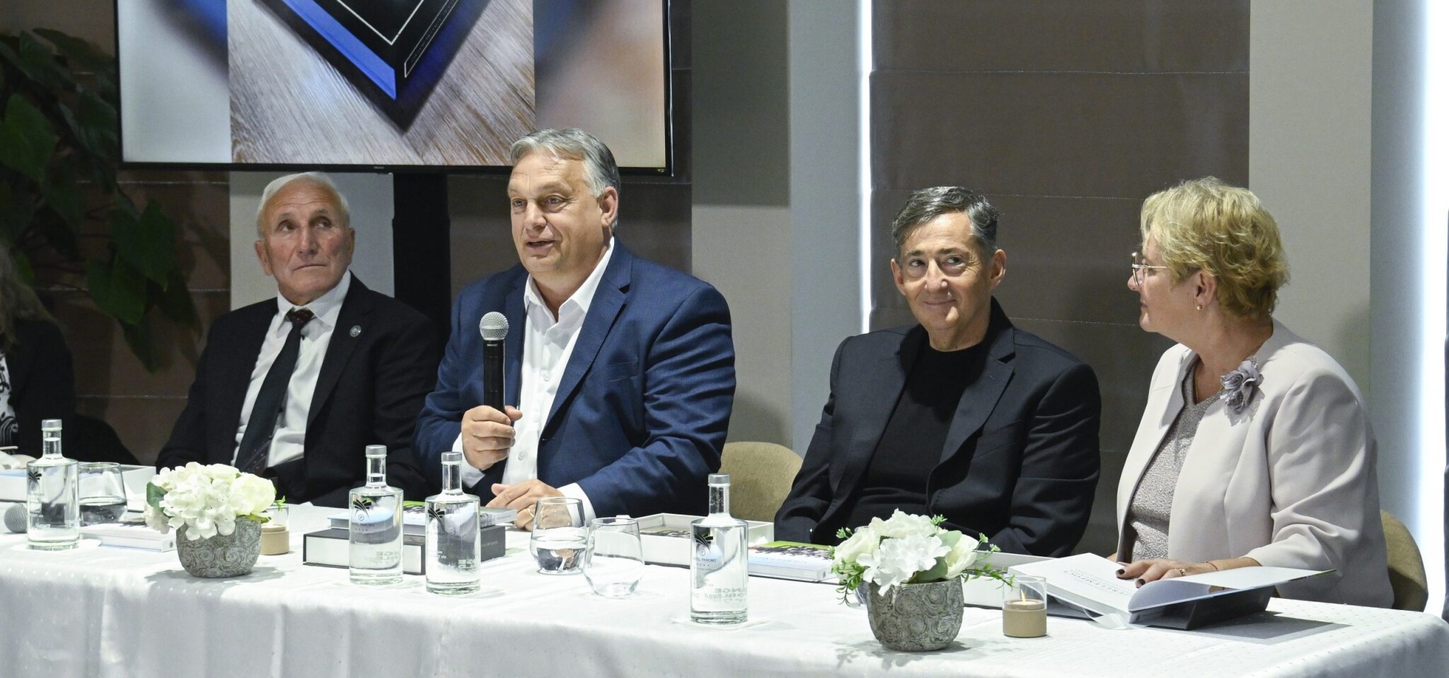 Családi kör: közel négymilliárd forintot értek Orbán Viktor apjának kövei Mészáros Lőrinc cégének