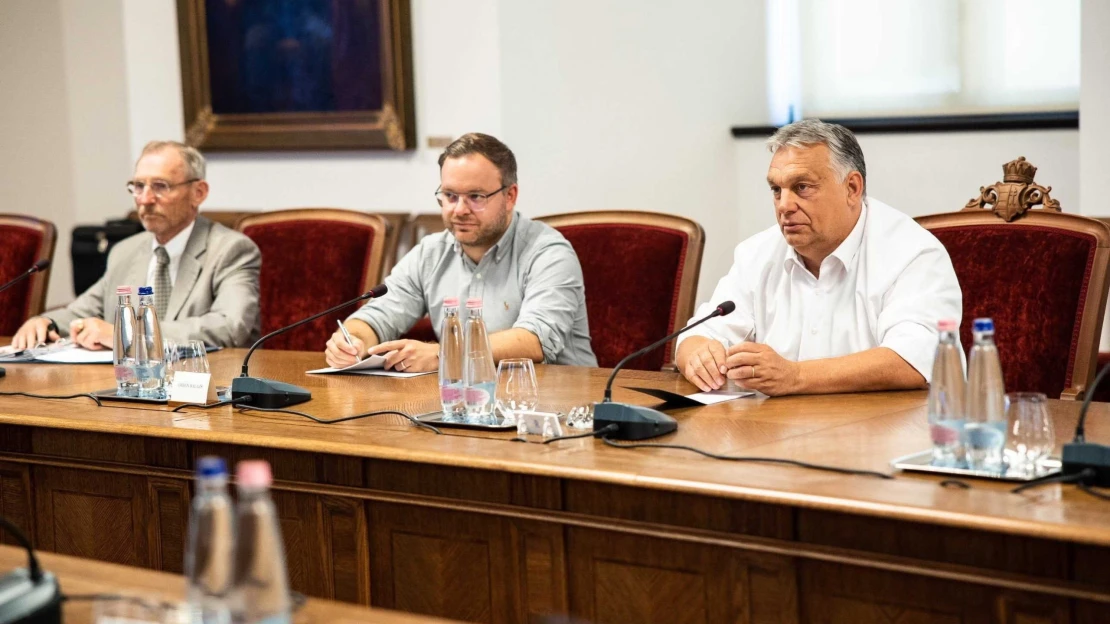 Tizenhat évig nem láthattuk ezeket a kormánydöntéseket – megnéztük, mely milliárdosok jártak velük a legjobban