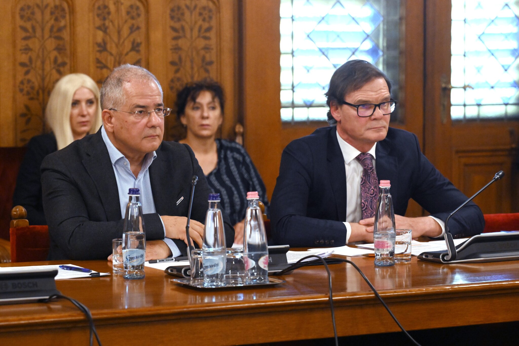 „Elveszíti közvagyon jellegét” – Két kulcsembert hallgatnak meg az MNB-ügyben