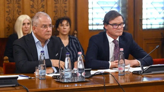 „Elveszíti közvagyon jellegét” – Két kulcsembert hallgatnak meg az MNB-ügyben
