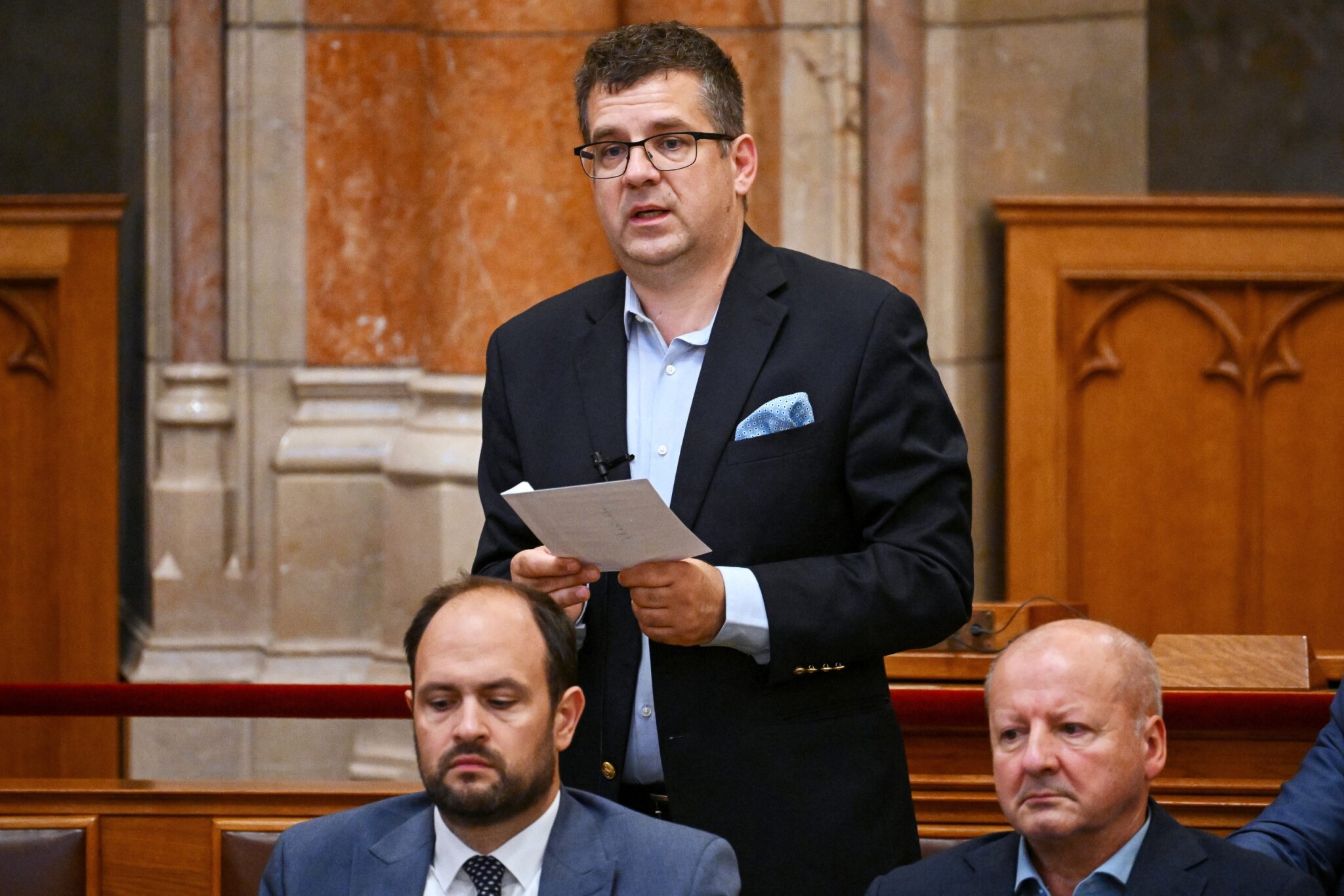 A bíróság nem késlekedett, ez lesz Seszták „pénzfutárának” sorsa