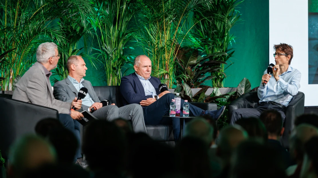 Jaksity, Varga, Zsiday a Forbes Money Summiton: Nem kizárt, hogy a társadalmi és politikai nehézségek láttán változik a Tisza-kormány euró melletti elköteleződése