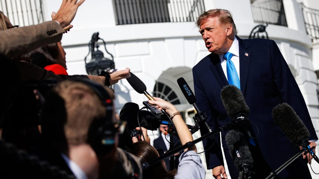 Bármit is akart üzenni Trump az olcsó öltönyével, visszafele sült el