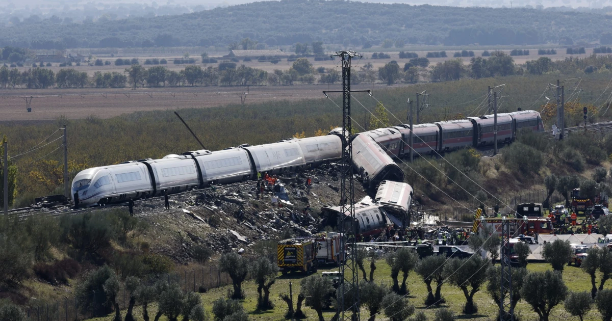 Piros jelzés ellenére továbbindult: ezt lehet tudni a spanyol vonattragédiáról