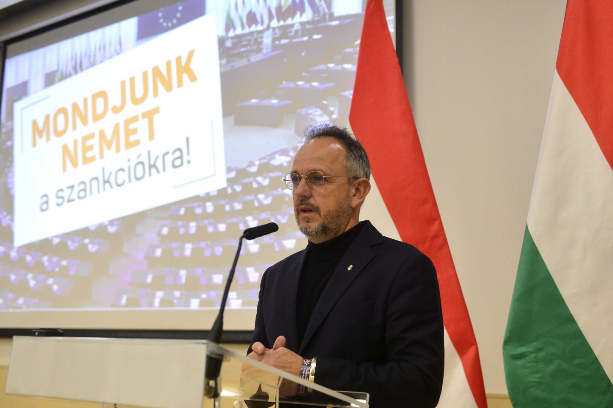 Tizenhat havi fizetést kapott távozásakor Bús Balázs, akit azóta letartóztattak az NKA-ügy miatt
